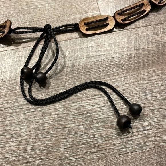 Brown/tan shell bead string Statement belt size 31-41” - Picture 5 of 8